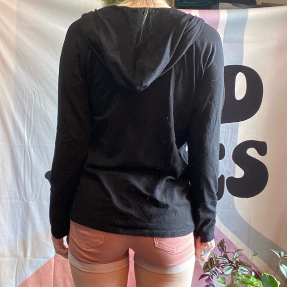 Low Cut V-Neck Shirt - Picture 4 of 6